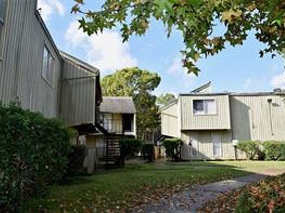 4th image of 5625 Antoine Dr APT 208
