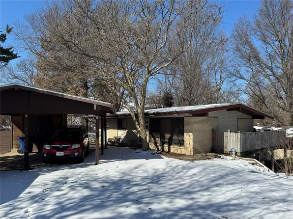 49 Willow Brook Dr, Saint Louis, MO 63146