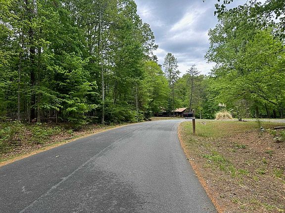 4th image of 4 E Point Rd