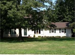 3 Garrett Dr, Flemington, NJ 08822