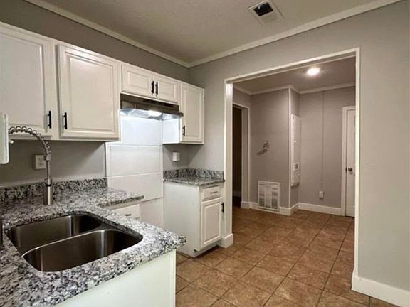 2nd image of 123 College Park Cir #125