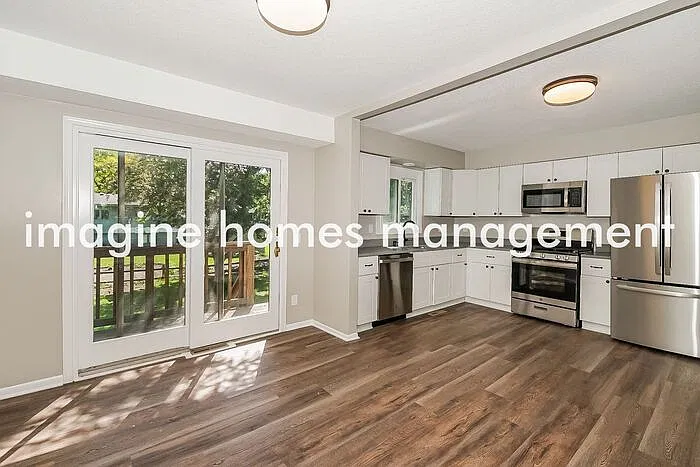 4 bed, 2.0 bath, 1801 sqft, $2,695 — Photo 4