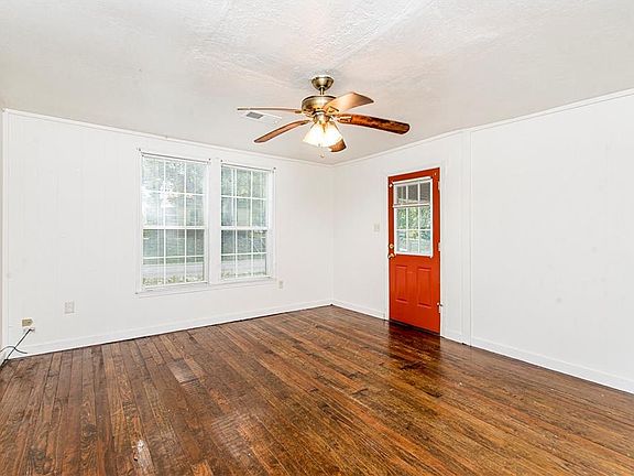 3rd image of 919 Avenue F