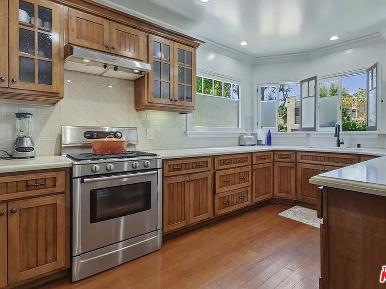 8704 Ashcroft Ave — Photo 8