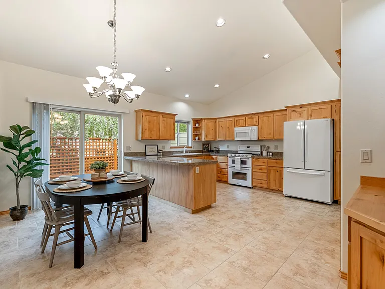 1009 SW Crosscut Ct — Photo 9