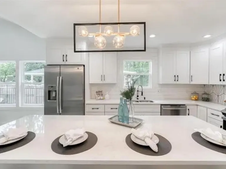 2710 Loghaven Dr NW — Photo 4