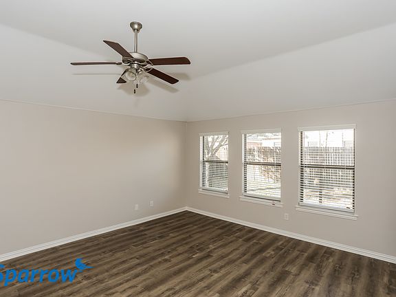 2nd image of 203 Longhorn Dr