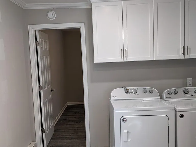 909 E Davie St #1 — Photo 5