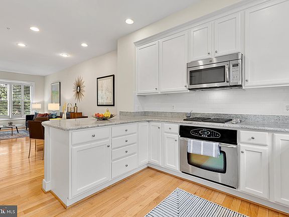 5th image of 639 Regent Pl NE