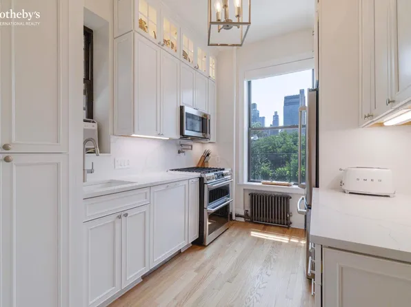 350 West 48th Street image 4 of 14