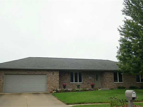 105 Fairview Dr, Manchester, IA 52057