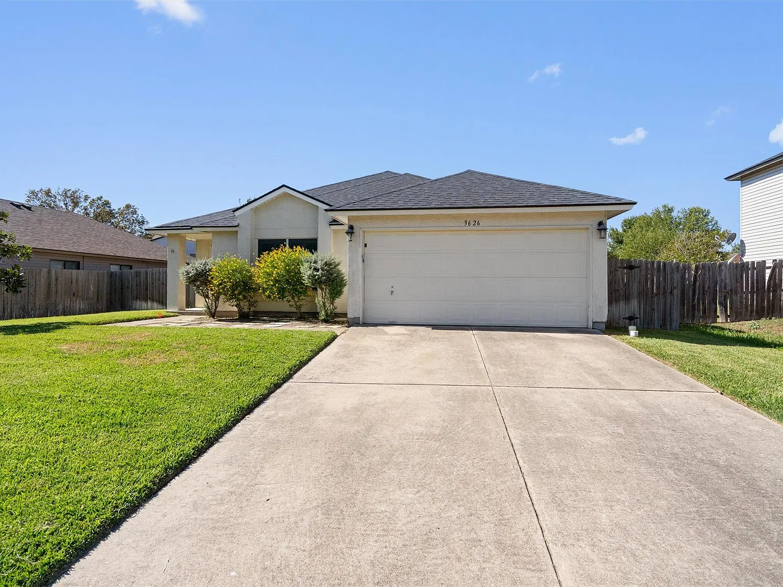 3 bed, 2.0 bath, 1461 sqft, $1,950 — Photo 2