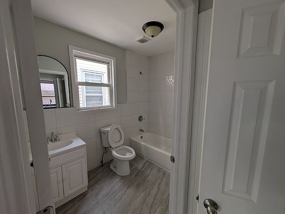 5th image of 295-296 S Clinton St #2