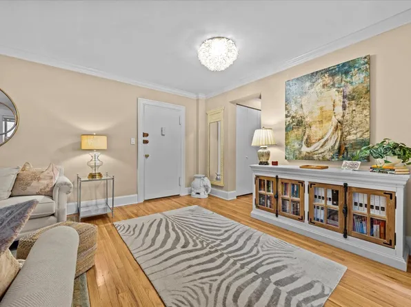 629 Kappock Street 4G image 2 of 14