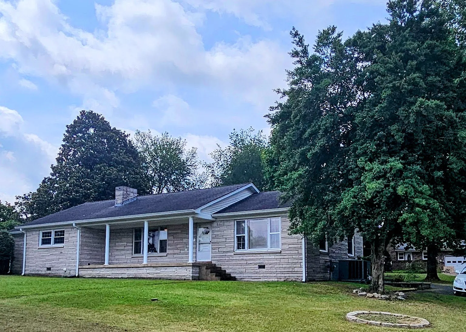 4 bed, 2219 sqft, $2,200 — Photo 1