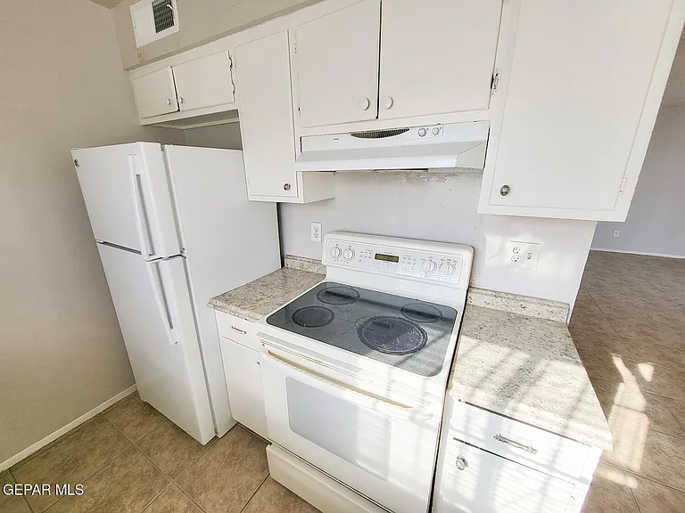 5233 Carousel Dr #2 — Photo 7