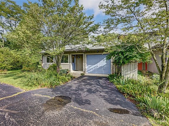 3rd image of 185 Park Meadows Dr