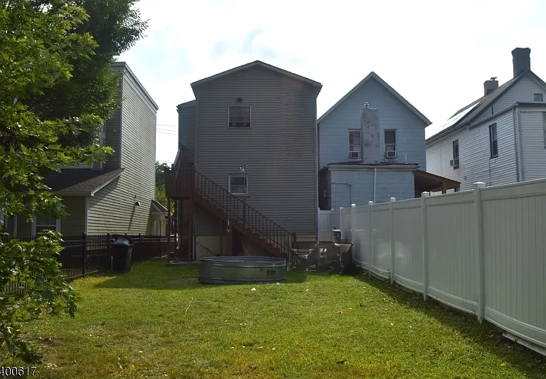 129 Central Pl #2 — Photo 24