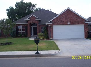 709 Oak Creek Dr, Moore, OK 73160