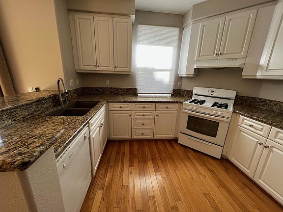 4th image of 245 Aurora Ave