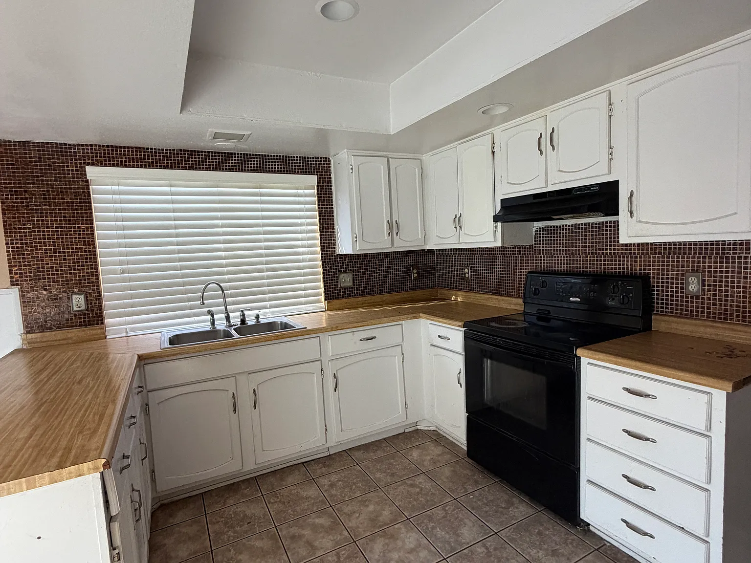 2 bed, 1.5 bath, 1431 sqft, $1,895 — Photo 3