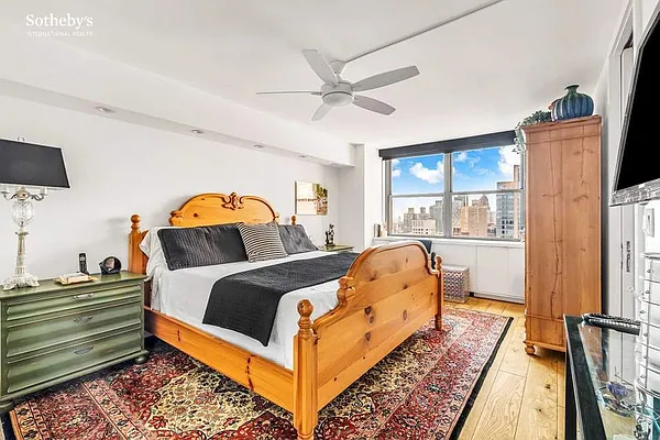 Sold by Sotheby's International Realty | media 4