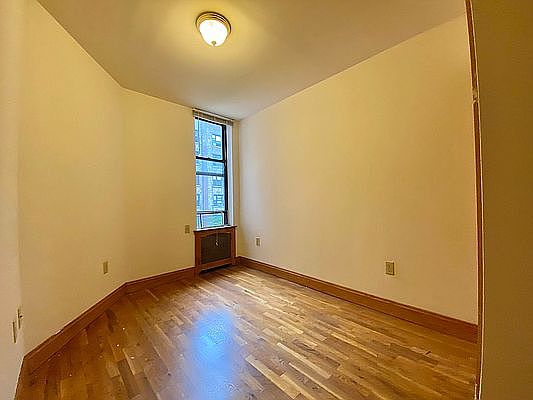 5th image of 243 W 107th St #5A