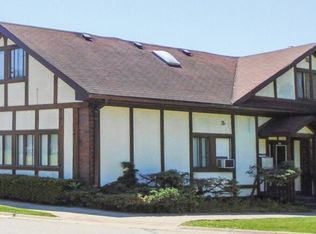 300 Lincoln Ave #3, Fox River Grove, IL 60021