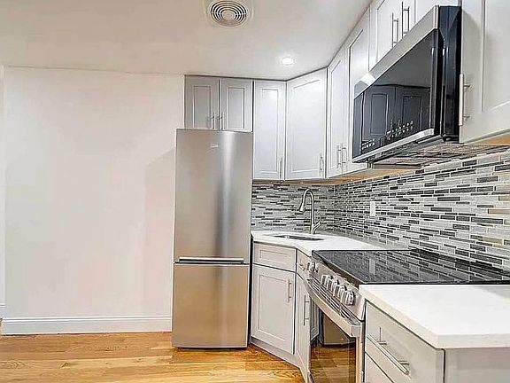 4th image of 319 Pulaski St #1