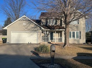 112 N White Clover Dr, Chillicothe, IL 61523