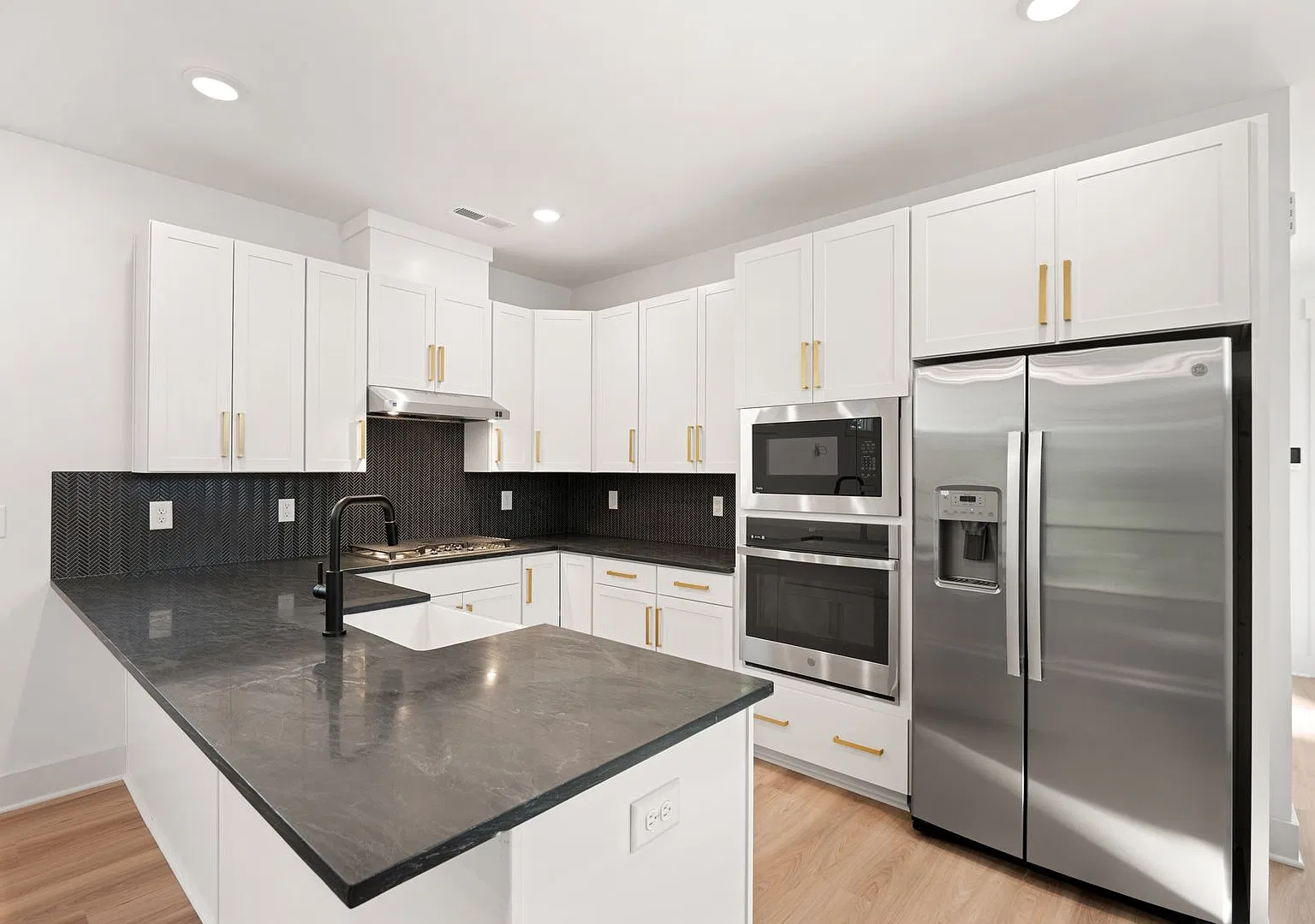 704 Colfax St — Photo 4