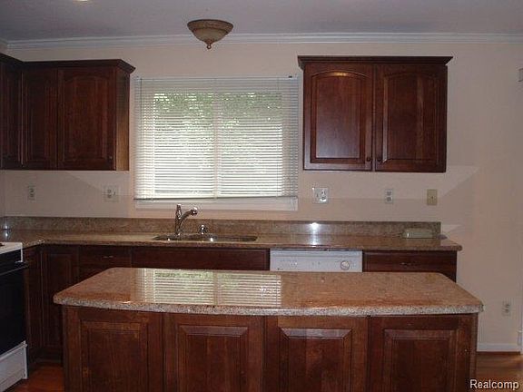 3rd image of 1735 Pinoak Ct