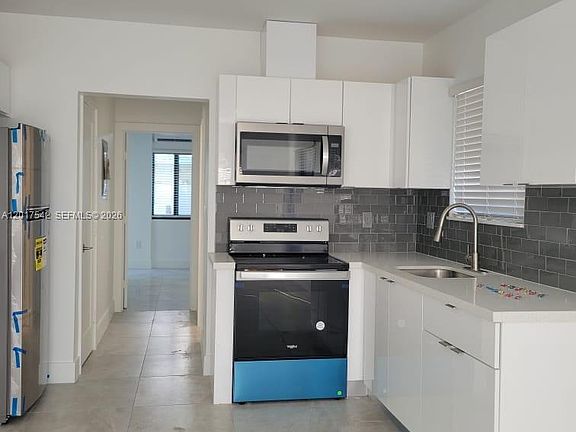 5th image of 1725 Calais Dr APT 6