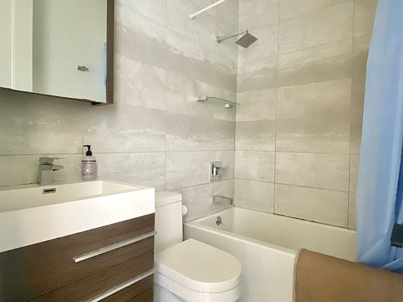 3rd image of 565 Evergreen Ave #3N