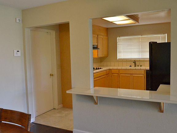 3rd image of 5572 Leigh Ave