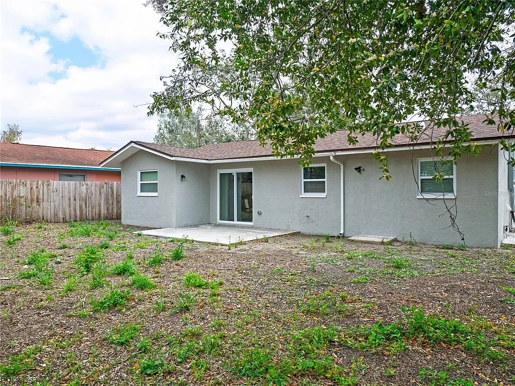 3 bed, 1.0 bath, 976 sqft, $2,150 — Photo 2
