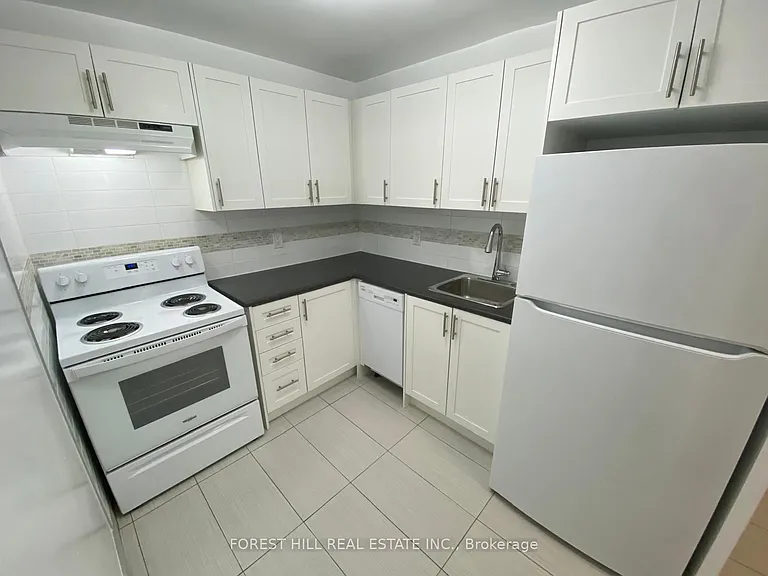 11 Shallmar Blvd #105 — Photo 4