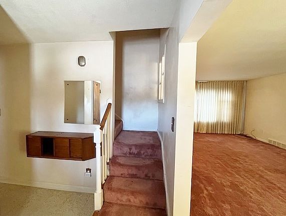 2nd image of 399 Mineola Ave