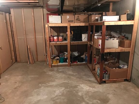 4th image of 220 W Carol St