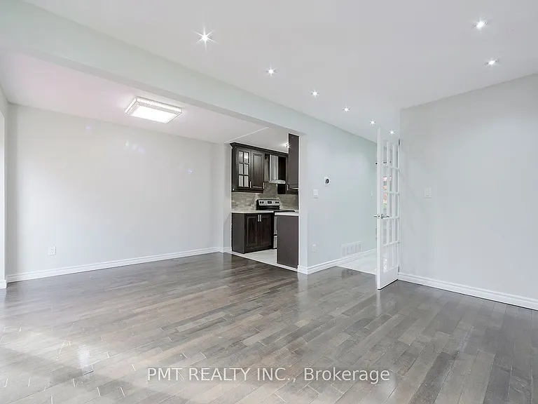 26 Granada Cres — Photo 15