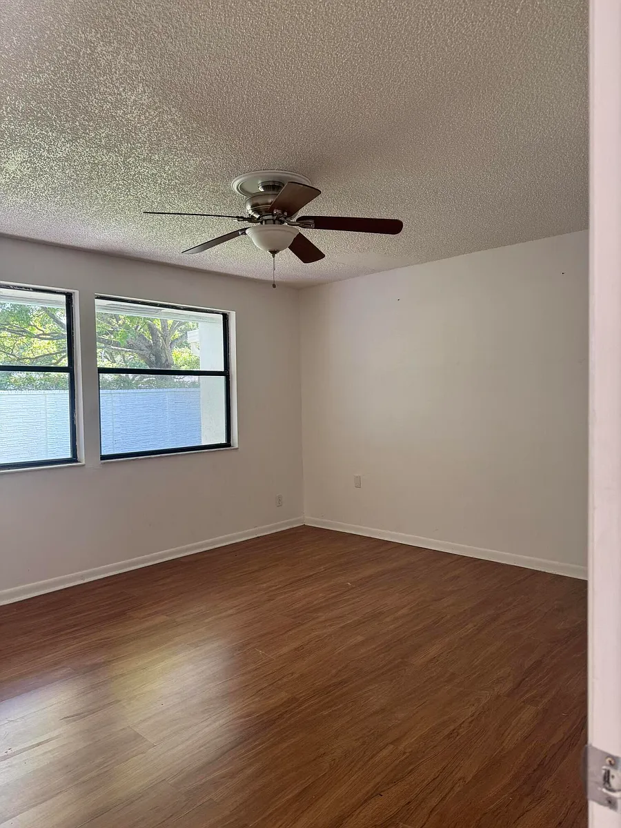 Building Photo - 5201 SW 31st Ave #183