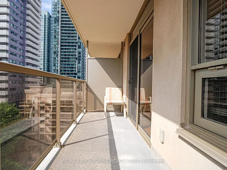 350 Princess Royal Dr #1002 — Photo 31