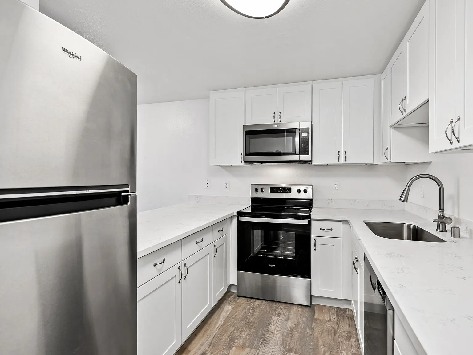 Michelle Apartments — Photo 2