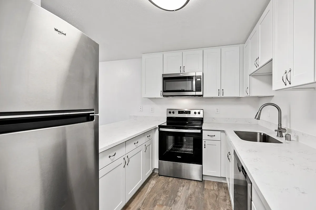 Building Photo - Michelle Apartments