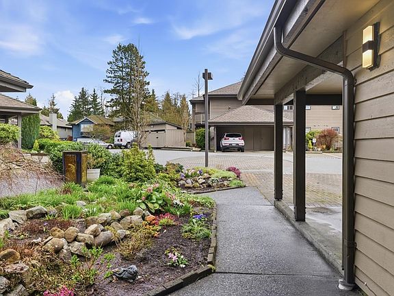 3rd image of 906 Roche Point Dr