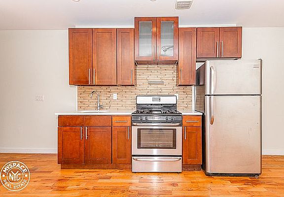 3rd image of 591 Franklin Ave #3D