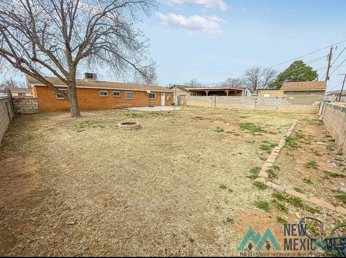 4 bed, 1625 sqft, $2,400 — Photo 2