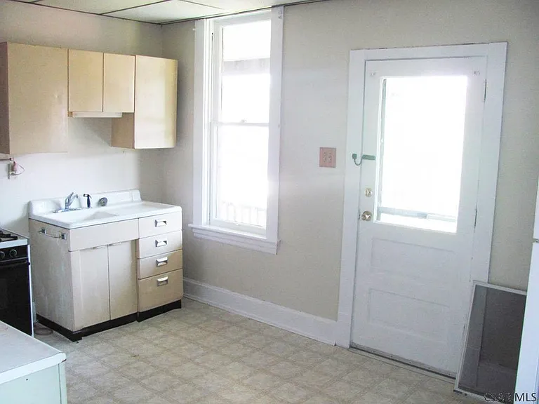 525 Vickroy Ave — Photo 4