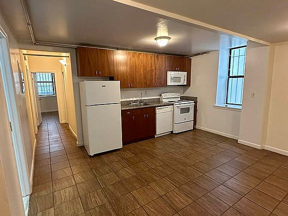 3rd image of 207 Underhill Ave