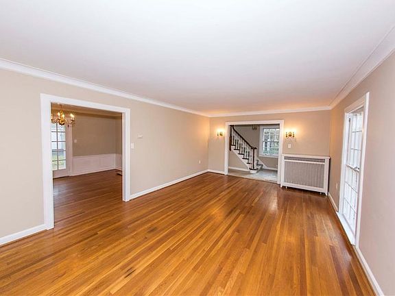 4th image of 18124 Lomond Blvd